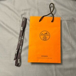 Small Hermes shopping bag and ribbon
